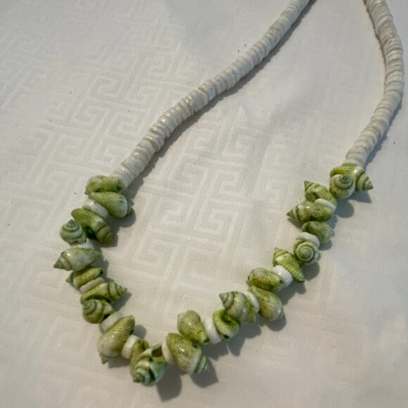 Vintage White Puka Necklace with Green Nautilus Shells 18" - Picture 3 of 9